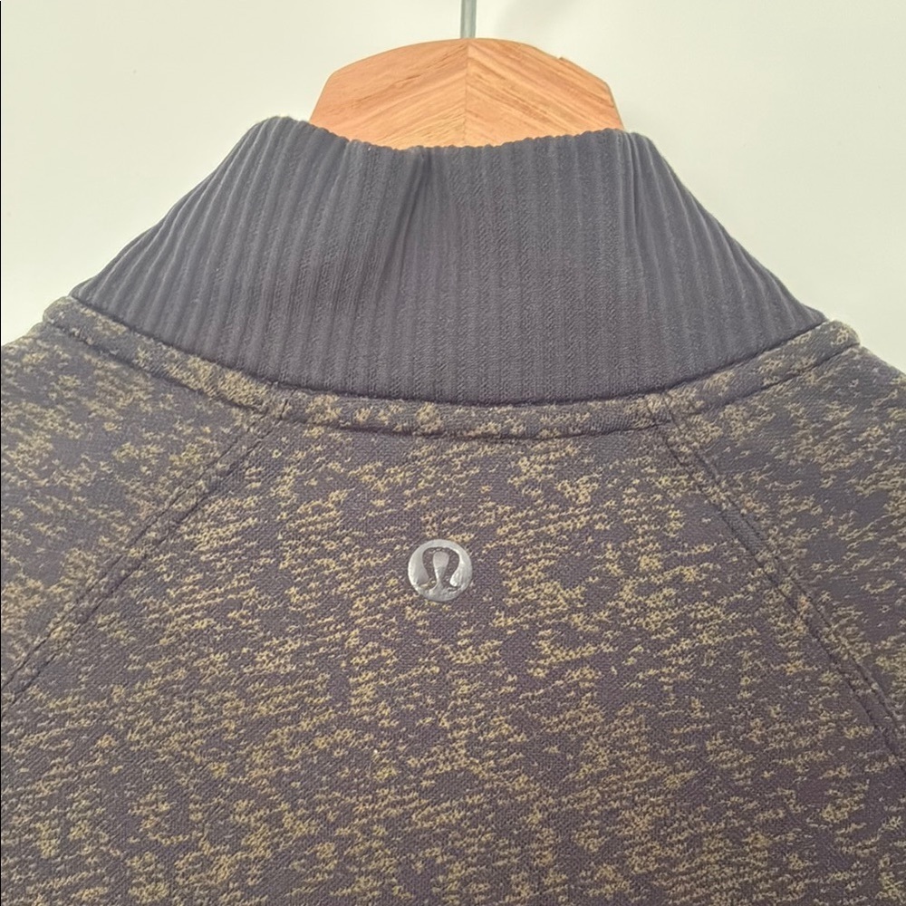 Lululemon Athletica Rest Less 1/2 zip top sz4 in armory - Picture 9 of 12